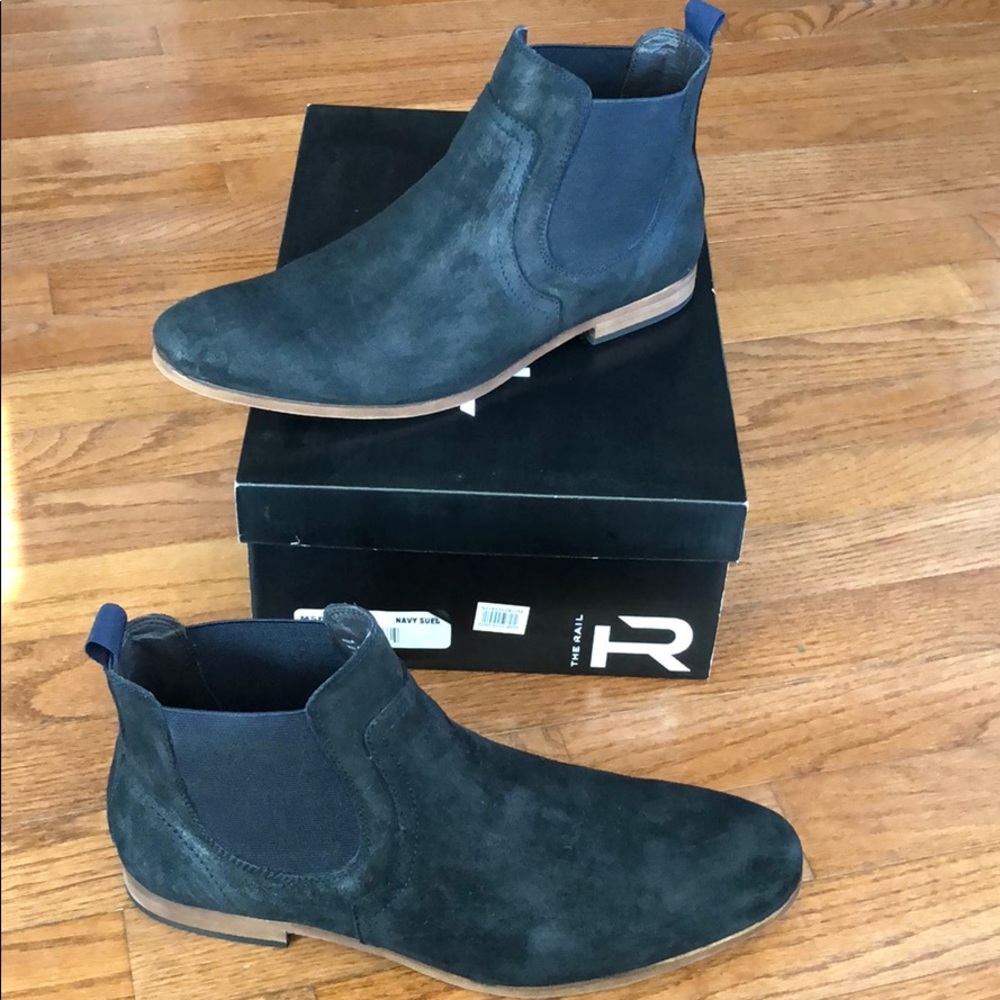 The RAIL Men’s Suede Chelsea Boots size 42
